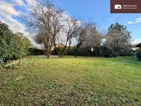 terrain à bâtir de 830 m² à mions (69)