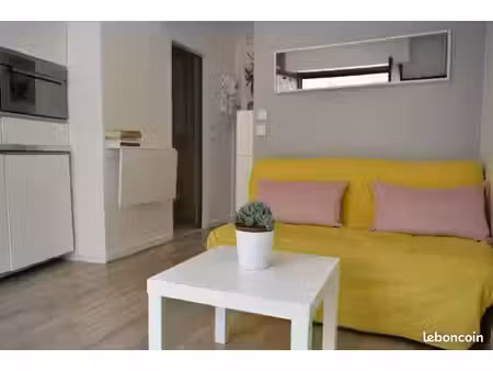 studio bel-air – 890 euros – disponible le 5 octobre
