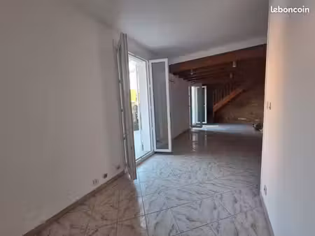 maison de ville en pierre rénovée avec terrasse sans vis à vis _marseille 13005