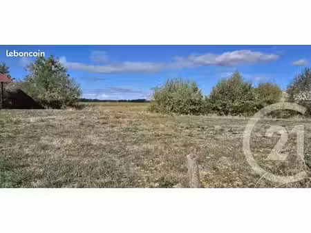 terrain 638 m² branges
