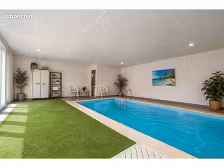 maison 8 pièces 230 m²