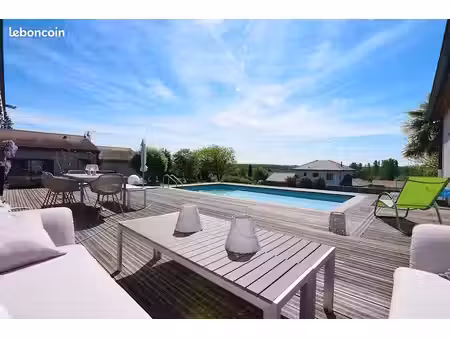 villa d'architecte avec gîtes indépendant  piscine et double garage à brange