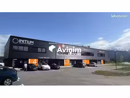 local 371 m² sainte-hélène-du-lac