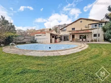 maison 7 pièces 282 m²