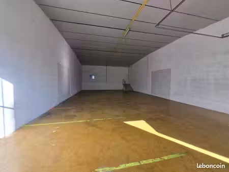 depot+bureau 260m2