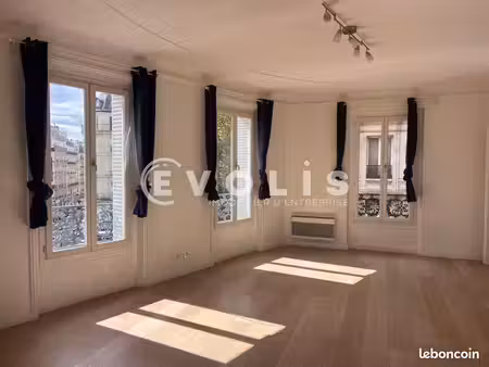 bureau 330 m²