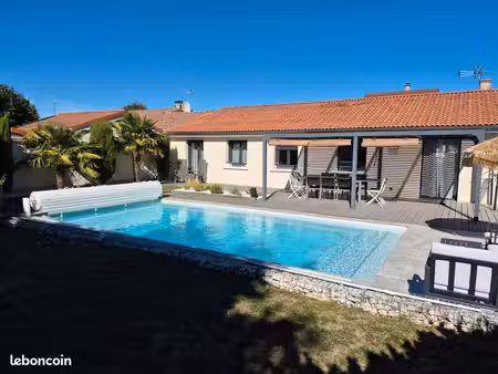 maison de plain-pied entièrement rénovée avec piscine et prestations sur mesure