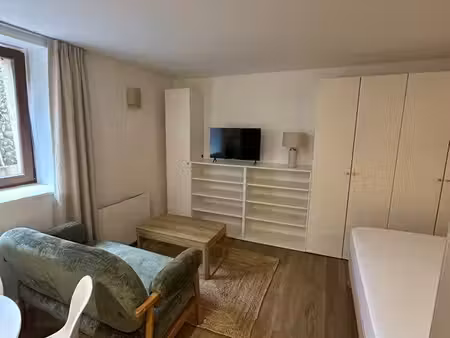 studio entièrement rénové et équipé