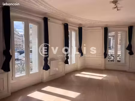 bureau 761 m²