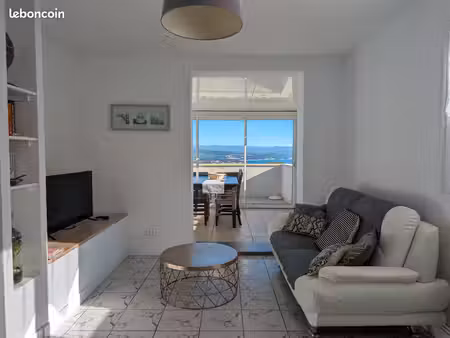 appartement haut de villa avec vue mer
