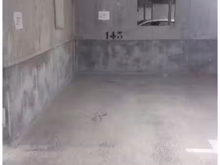 location place de parking intérieur dans une résidence sécurisé