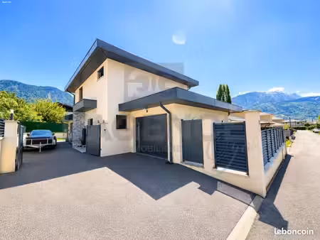 maison 5 pièces 136 m²