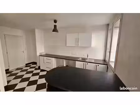 3 pièces 79m2 part dieu