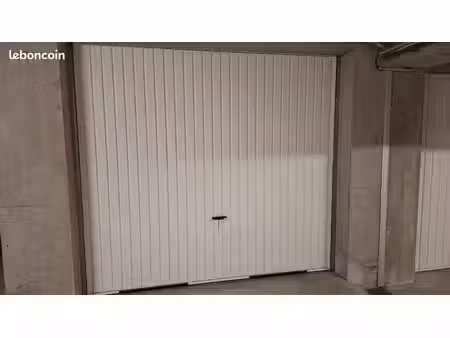 garage fermé sécurisé 14 m² – seynod – sous-sol éclairé