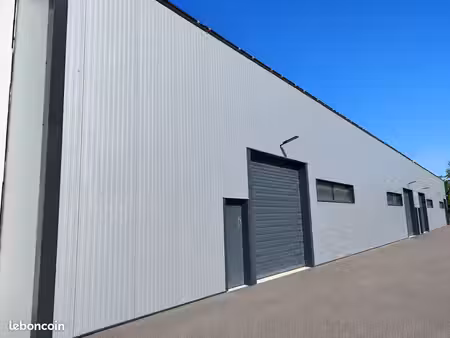 local d’activité de 81 m² à mouxy sécurisé avec parking