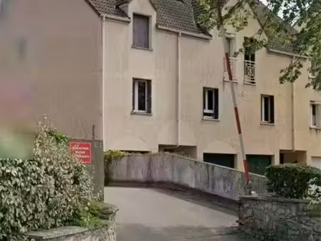 emplacement place parking gare plaisir grignon