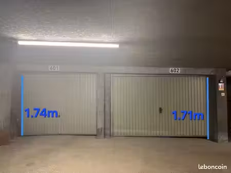 box de garage privé dans parking couvert