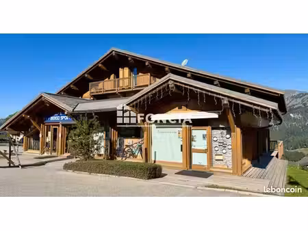 local commercial – emplacement premium au cœur de crest-voland