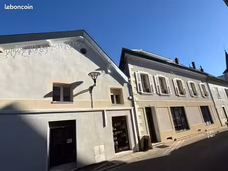 local 130 m² novalaise