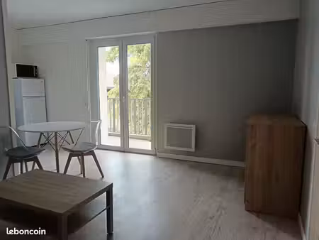 t2 meublé avec balcon et parking