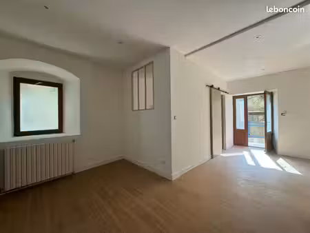 appartement 1 pièce 63 m²