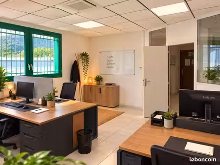 bureaux climatisés 72 m² avec kitchenette et parking — poisy / épagny
