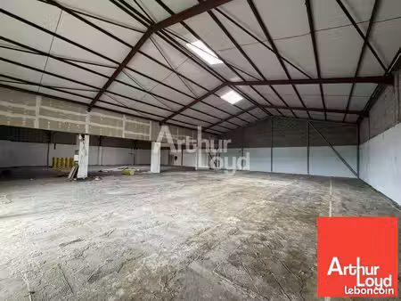 local commercial 750 m² chauray
