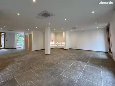 local 83 m² taninges