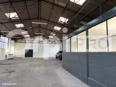 local d'activité 794 m²