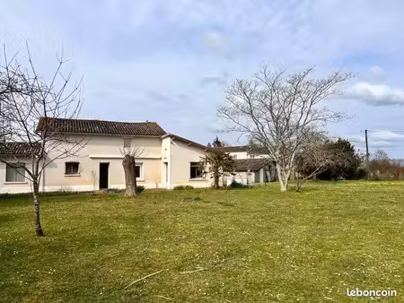 maison ancienne + corps de ferme – 148 m² – terrain 1893 m² – 139 000
