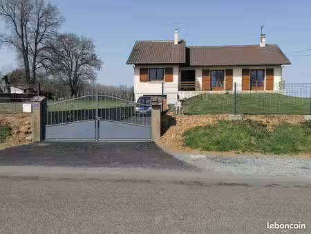 maison sur sous-sol semi -enterré