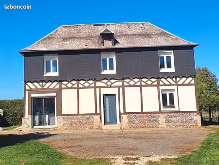 maison normande rénovée 150 m² – 3 chambres – terrain clos de 3 039 m² – 120 m² de dépenda