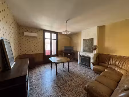 à découvrir : appartement de caractère au coeur de mèze