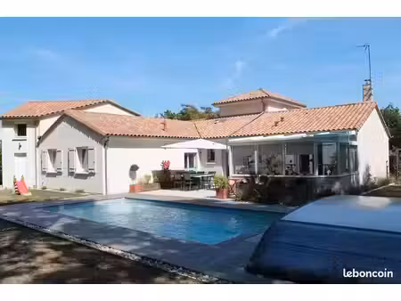 maison 10 pièces 240 m²