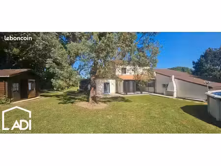 pavillon 9 pièces 144 m²