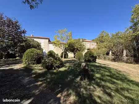 château 20 pièces 700 m²