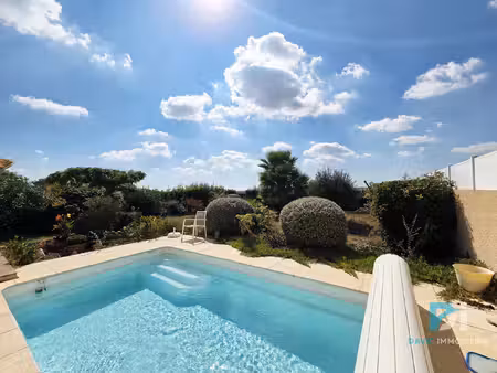 villa familiale avec piscine et jardin