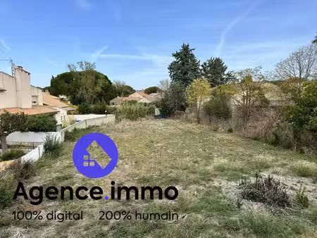 terrain plat constructible de 787 m2