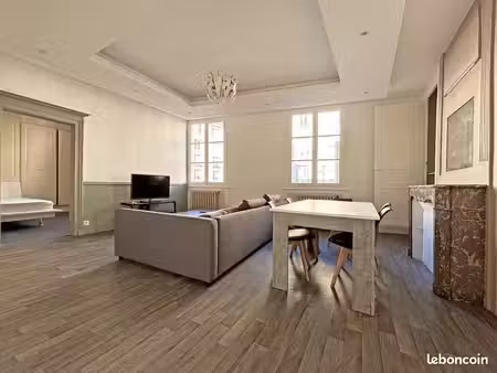 appartement 2 pièces 64 m²