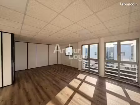 bureaux 1010 m² jaunay clan
