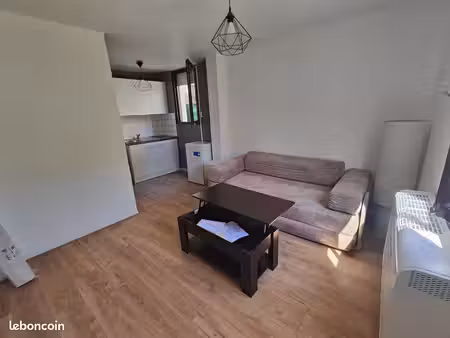studio meublé rénové et climatisé de 17 4 m² – secteur coty