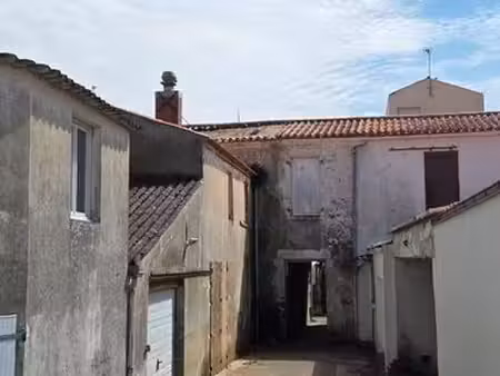 garage / maison a amenager