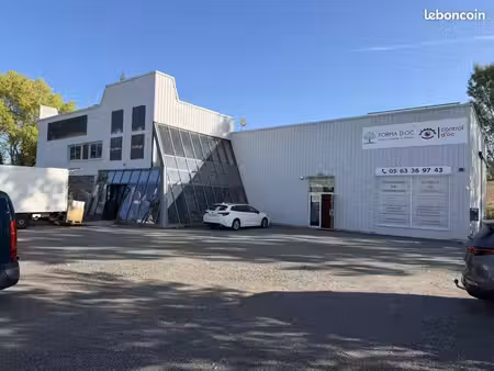 local commercial 700 m²