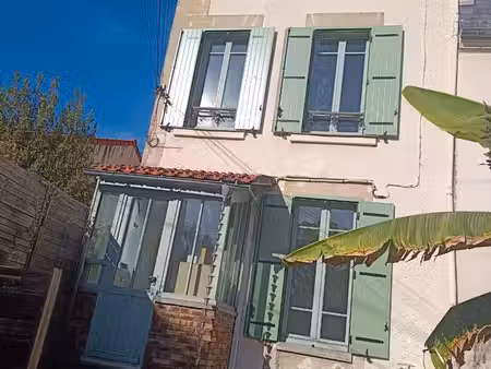 chatou bas - 78400 -76m2 (surface au sol : 99 m2) - 2 chambres -2 salles d'eau - située pr