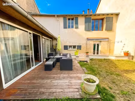 maison de village 4 pièces 140 m²