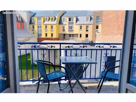 appartement de 30 m2 avec balcon petite vue mer