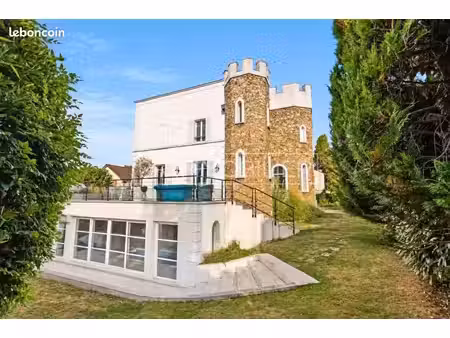 maison 7 pièces 230 m²
