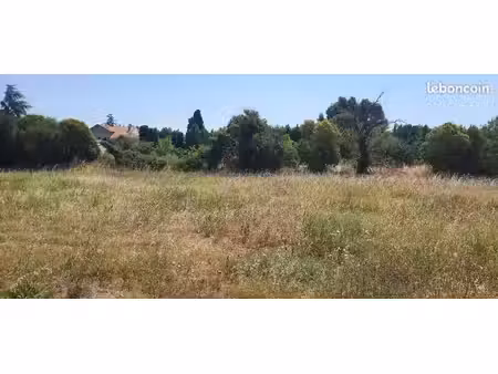 terrain à bâtir de 858 m² à l'isle-sur-la-sorgue (84)