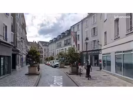 boutique 90 m² melun