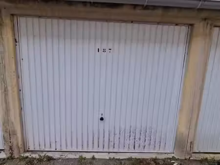 garage/box 13 m² montigny le bretonneux